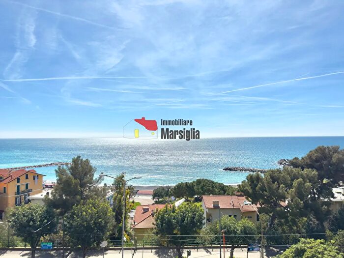 Appartamento quadrilocale in vendita in Corso Marconi, Ospedaletti