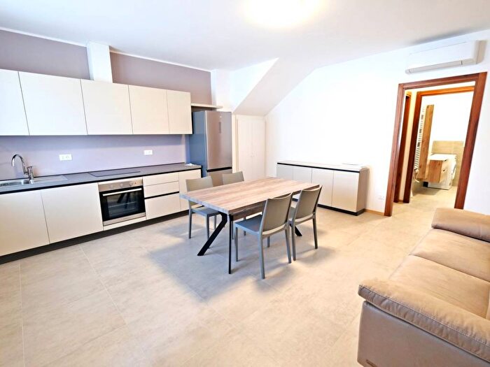 Appartamento bilocale in affitto in Via Monte Baldo, Villafranca di Verona