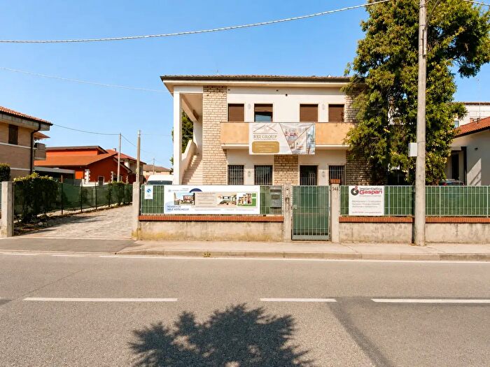 Appartamento trilocale in vendita in Viale Astichello, Vicenza