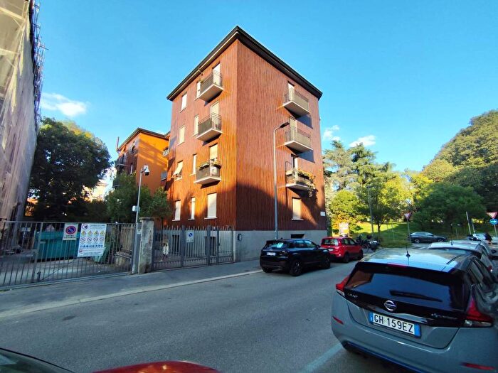 Appartamento trilocale in affitto in Via Erasmo Boschetti, Maggiolina, Milano