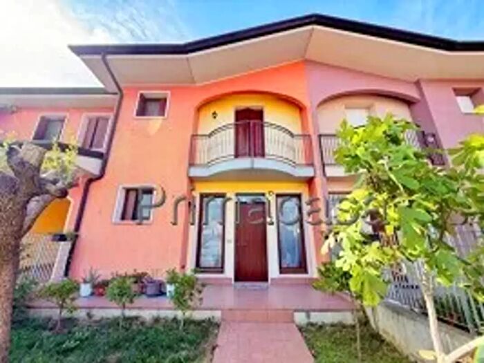 Casa con 8 locali in vendita in Via Giuseppe Garibaldi, Bovolone
