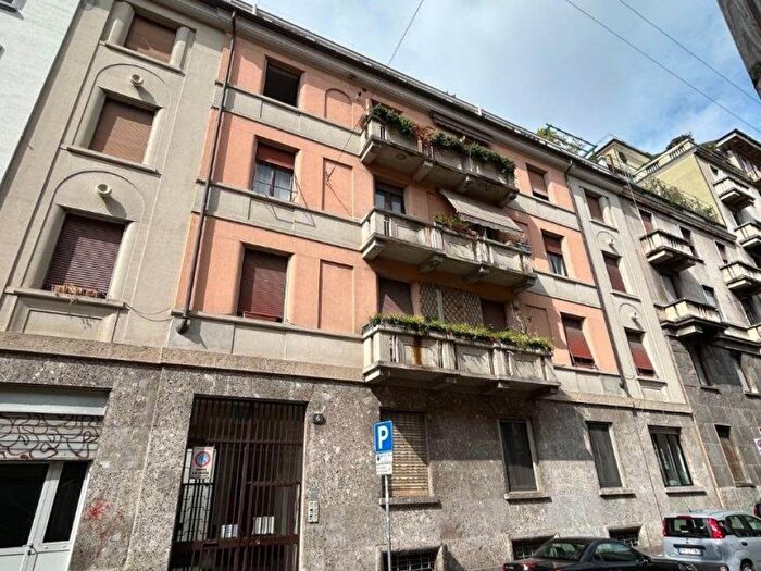 Appartamento trilocale in affitto in Via Francesco Brioschi, Corso San Gottardo, Milano