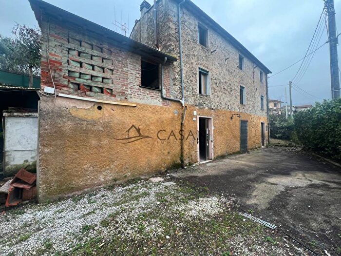 Casa con 6 locali in vendita in Via Vittorio Emanuele, Camaiore Paese, Camaiore
