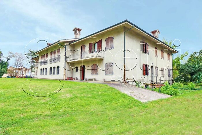 Casa con 18 locali in vendita in Via per Burana, Bondeno