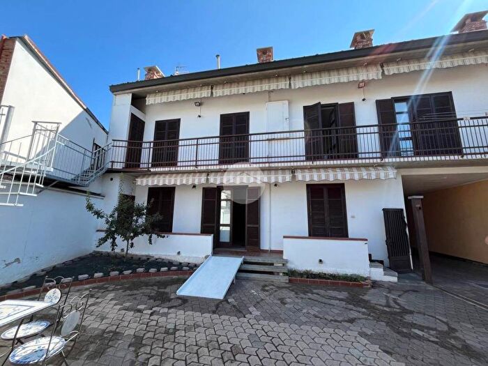 Appartamento trilocale in affitto in Corso IV Novembre, Centro, Bra