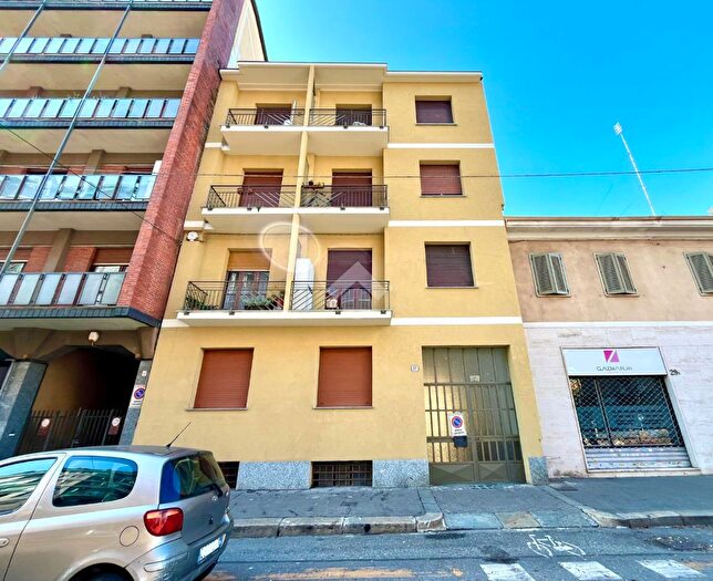 Appartamento trilocale in vendita in Via Lanzo, Torino