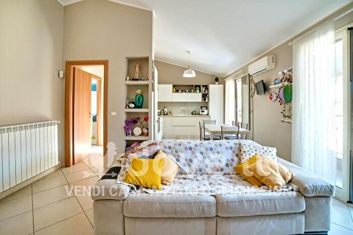 Appartamento trilocale in vendita in Via Fratelli Francesco E Salvatore Maugeri, Aci Catena