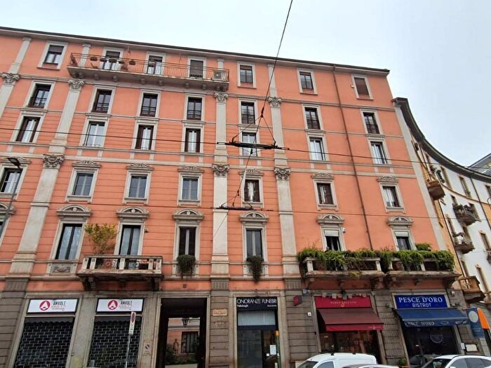 Appartamento trilocale in affitto in Viale Monte Grappa, Porta Nuova, Milano