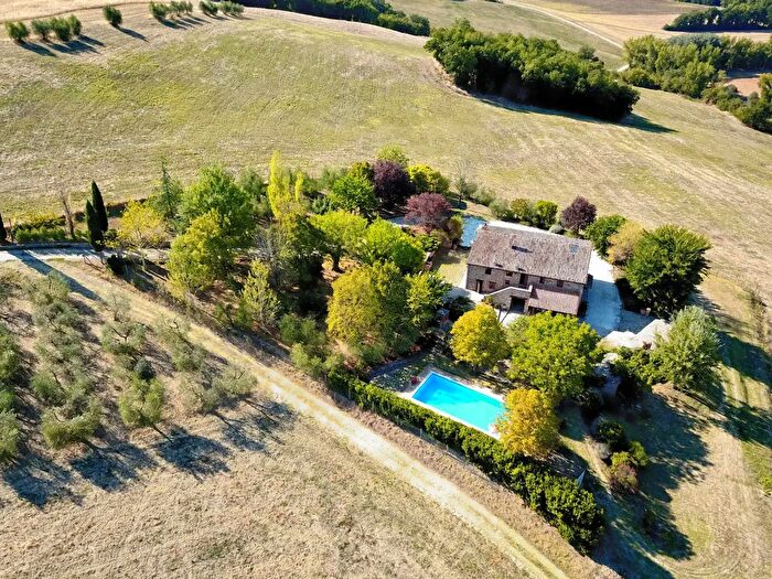 Casa con 12 locali in vendita in Vasciano, Todi