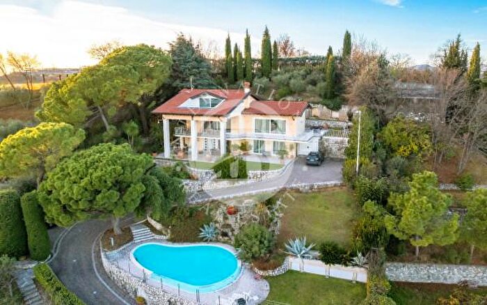 Casa con 6 locali in vendita in Padenghe Sul Garda