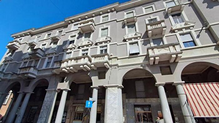 Appartamento con 5 locali in vendita in Via Ercole Ricotti, Voghera