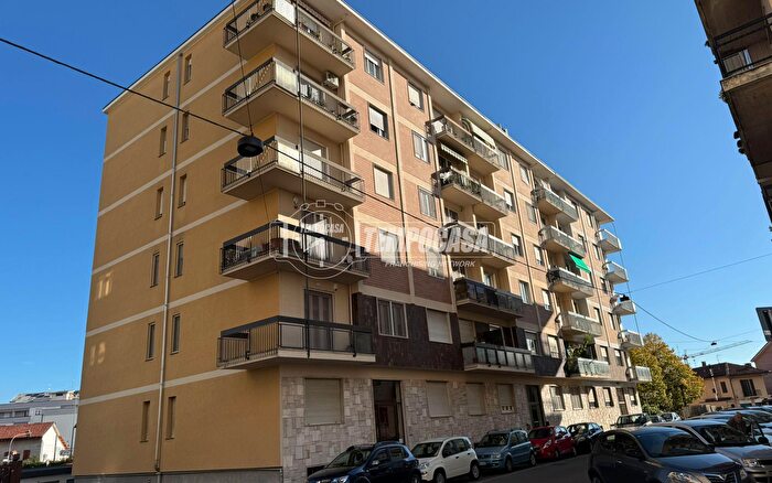 Appartamento trilocale in vendita in Via Montello, Settimo Torinese