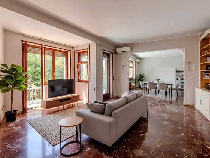 Appartamento con 8 locali in vendita in Via Cirenaica, Genova