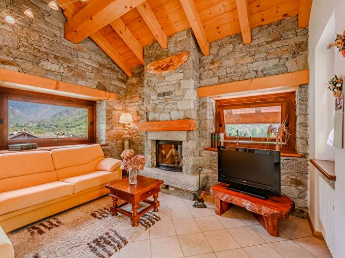 Casa con 6 locali in vendita in Vicolo della Posa, Campertogno