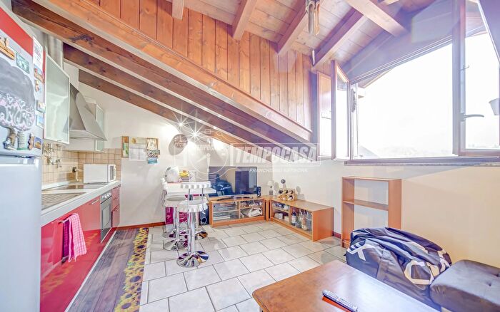 Appartamento bilocale in vendita in Via del Nocciolino, Sesto Calende