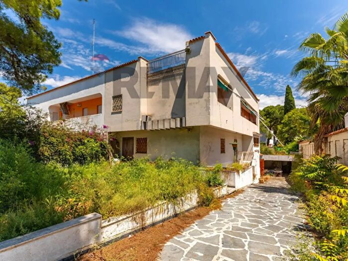 Casa con 10 locali in vendita in Corso Alcide De Gasperi, Bari
