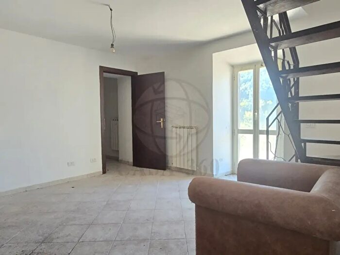 Casa con 6 locali in vendita in Località Valleludra, Arrone