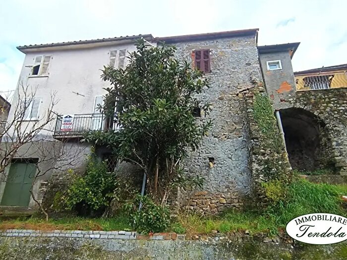 Casa quadrilocale in vendita in Fivizzano