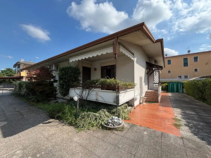 Casa con 5 locali in vendita in Via Rossini, Caldogno