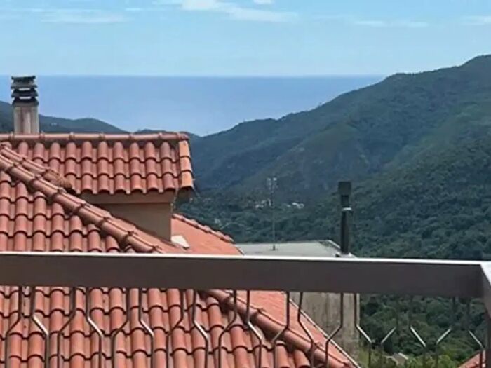 Casa con 6 locali in vendita in Via Alpicella, Varazze
