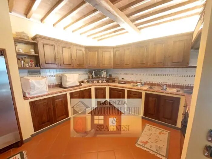 Appartamento con 6 locali in vendita in Via La Serra, Carmignano