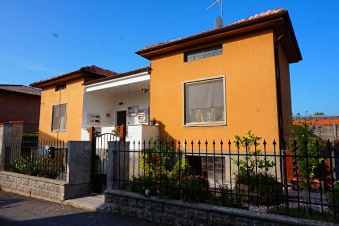 Casa quadrilocale in vendita in Via Novembre, Carvico