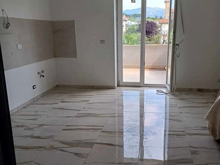 Appartamento trilocale in vendita in Via Catenanuova, Roma