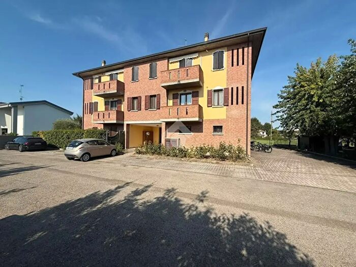 Appartamento trilocale in vendita in Via Ludovico Ariosto, Castelnovo Di Sotto