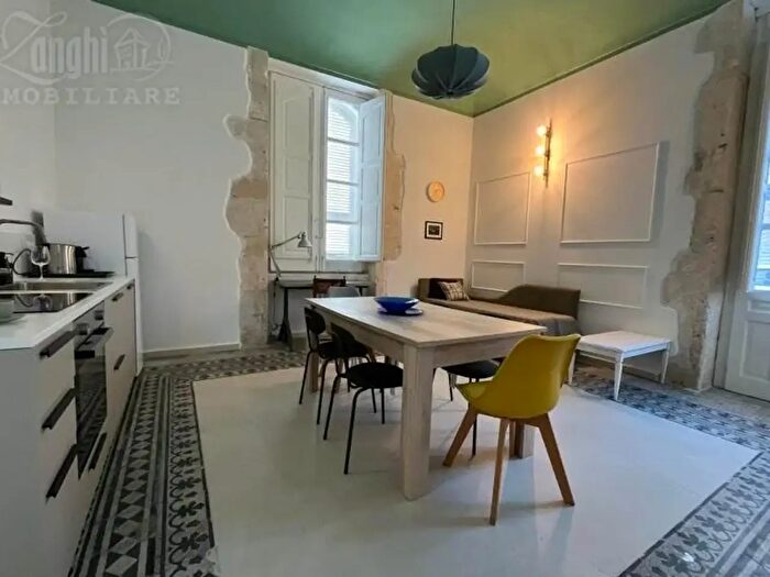 Appartamento trilocale in vendita in Via Montegrappa, Siracusa