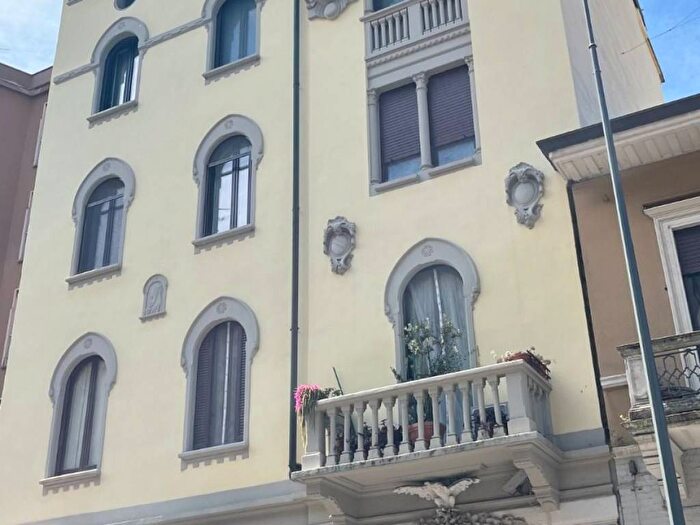 Casa trilocale in affitto in Via Curtatone, Quadronno Crocetta, Milano
