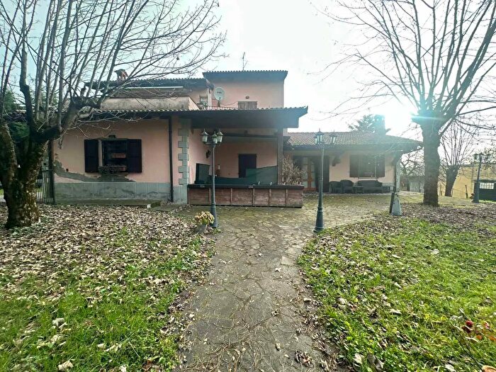 Casa con 10 locali in vendita in Strada Grande, Volpara