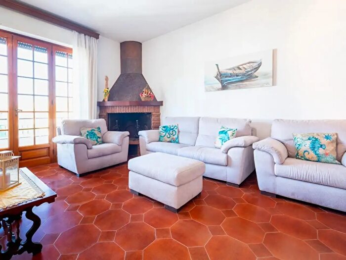 Casa con 5 locali in affitto in Viareggio