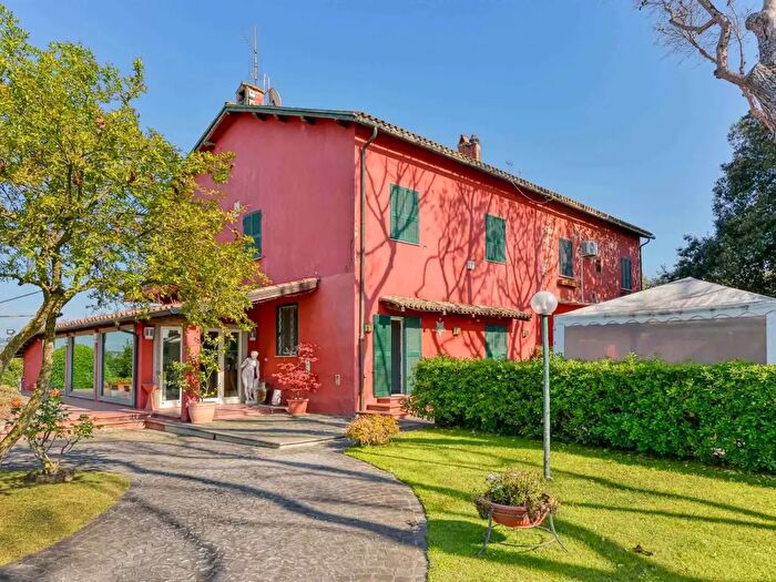 Casa con 16 locali in vendita in Via di Fioranello, Roma