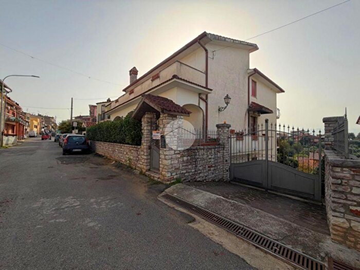 Casa con 10 locali in vendita in Via S Spirito, Fara In Sabina