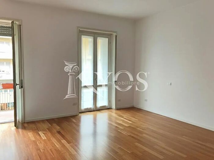 Appartamento quadrilocale in vendita in Via Edmondo De Amicis, Milano