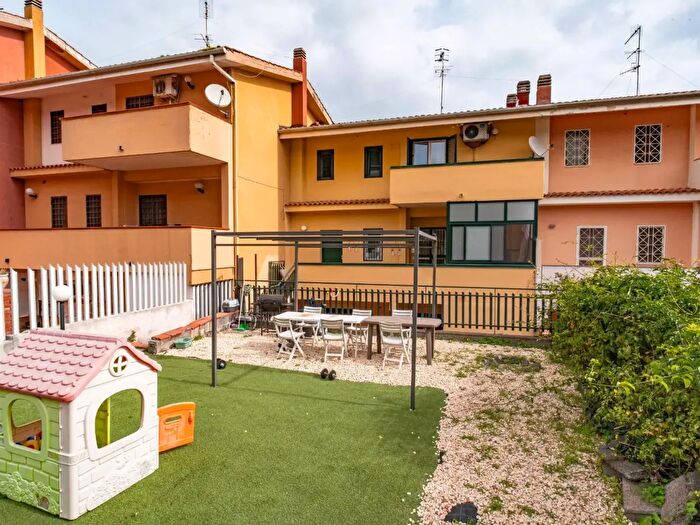 Casa con 5 locali in vendita in Via Vampolieri H, Aci Catena