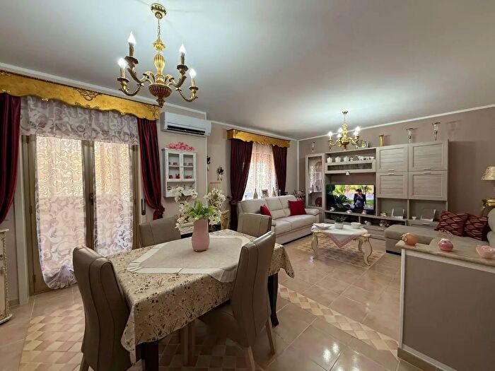 Appartamento con 6 locali in vendita in Mazara Del Vallo