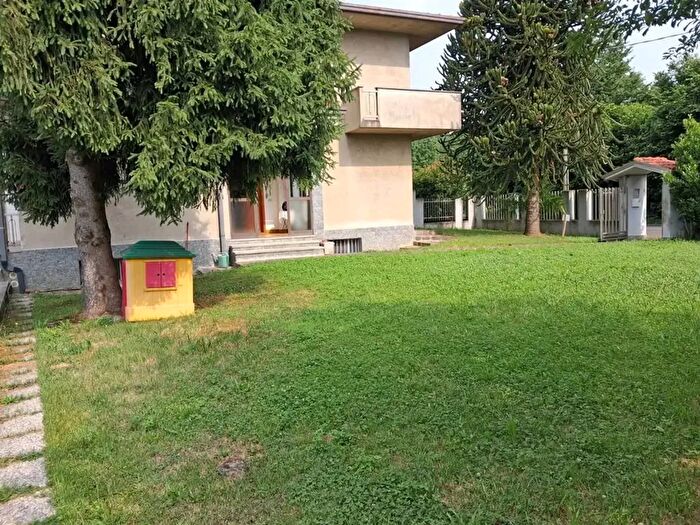 Casa quadrilocale in vendita in Via Pordenone, Seveso