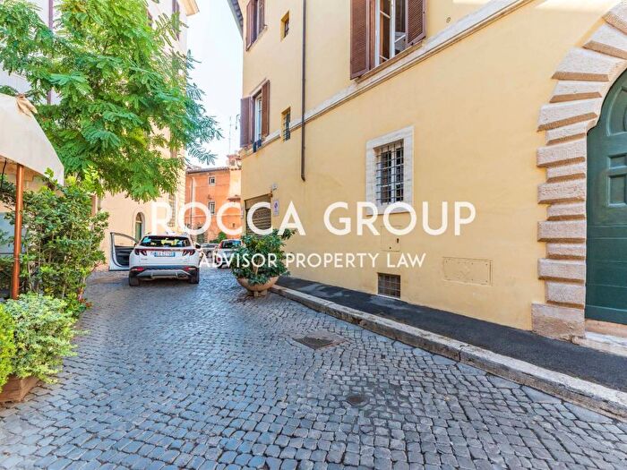 Appartamento con 6 locali in affitto in Piazza Margana, Largo Argentina, Roma