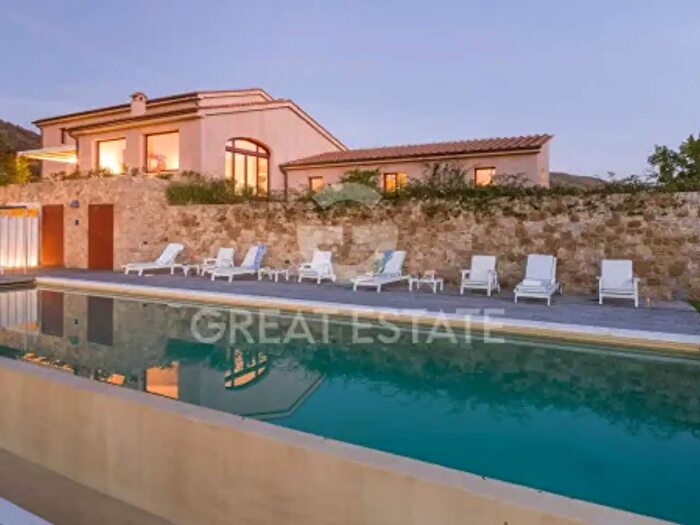 Casa con 6 locali in vendita in Viale Beato Alberto, Sarteano