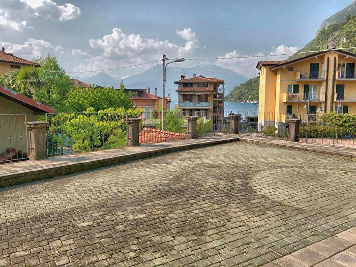 Appartamento quadrilocale in affitto in Via Roma, Lierna