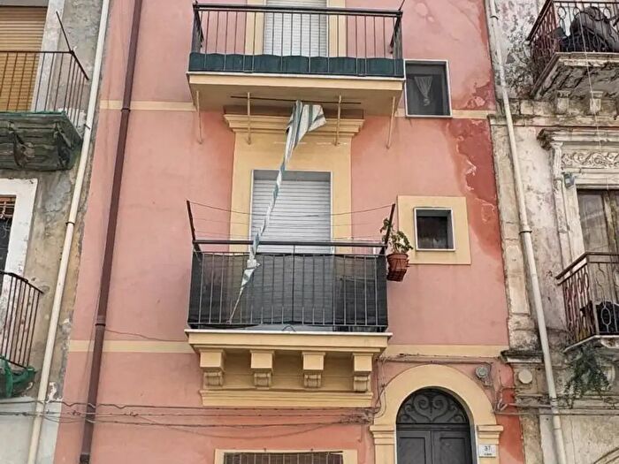 Casa con 6 locali in vendita in Via Victor Hugo, Francofonte