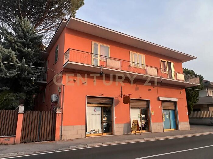 Appartamento con 11 locali in vendita in Via Aterno, Pescara