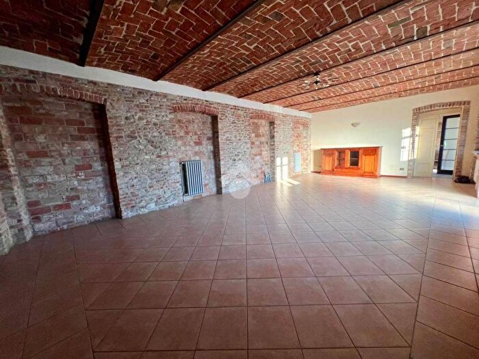 Appartamento trilocale in affitto in STRADA GORRETO, Centro, Alba