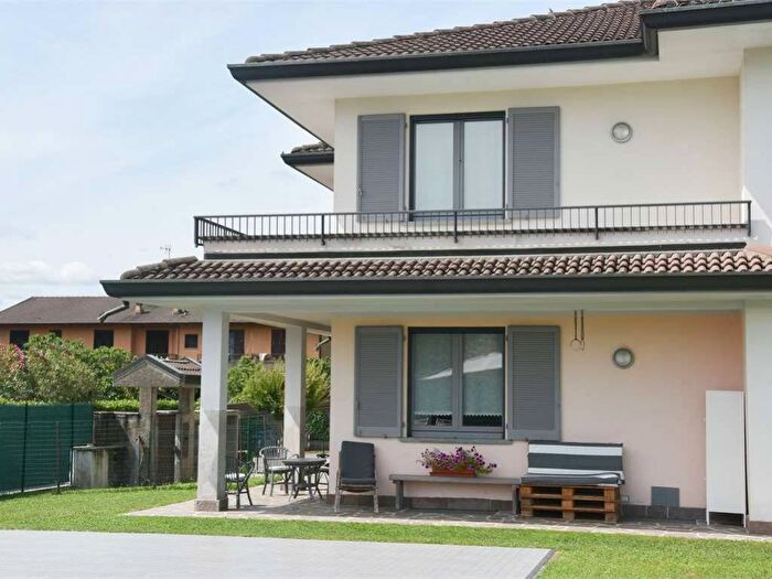 Appartamento con 5 locali in affitto in Centro, Monvalle