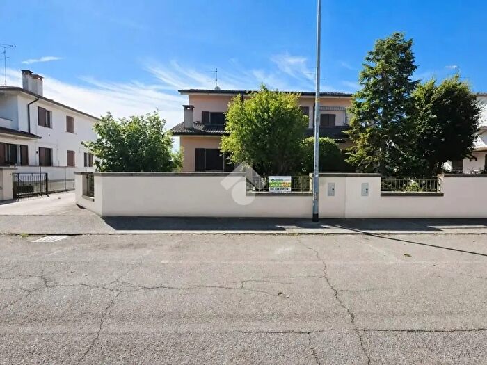 Casa con 5 locali in vendita in Via Dugoni, Curtatone