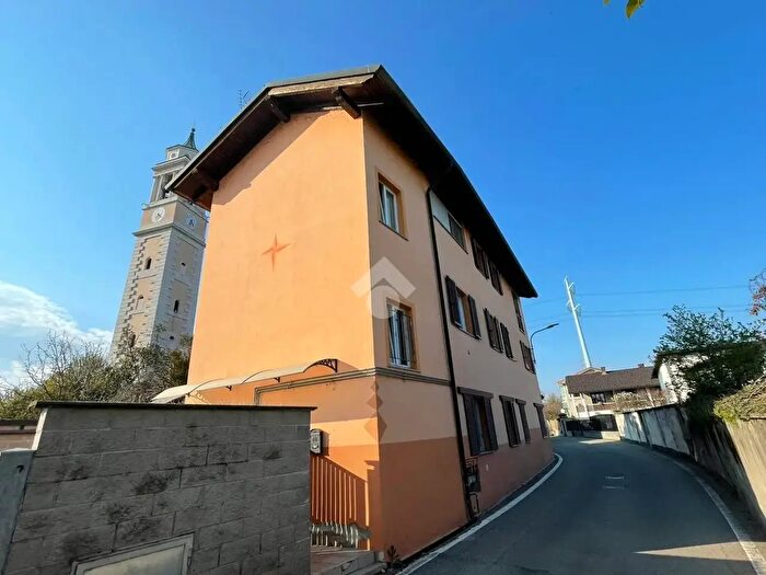 Appartamento trilocale in vendita in Via S Giacomo, Biandrate