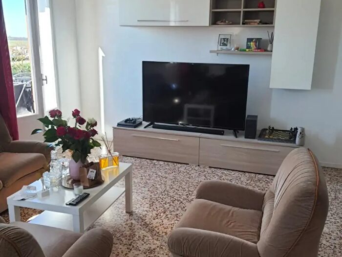Appartamento trilocale in affitto in Giacciano Con Baruchella