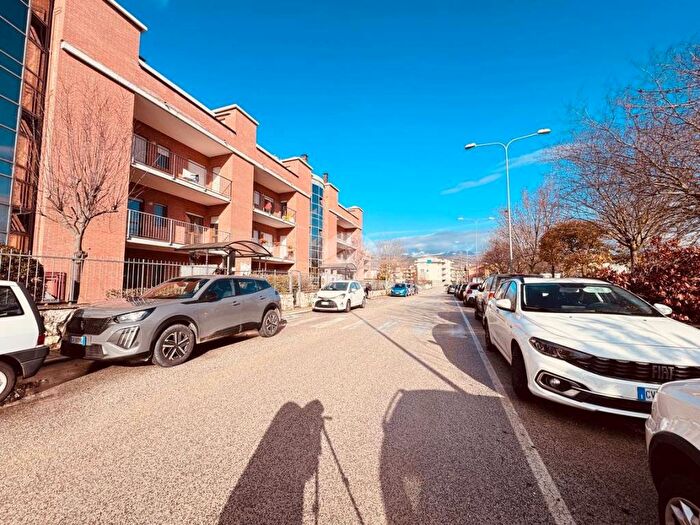 Appartamento bilocale in affitto in UFFICIO VIA AVEZZANO, Torretta Torrione, LAquila