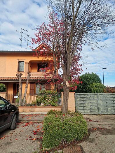 Casa con 8 locali in vendita in Via Po, Rubiera